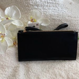 On 34th Street Clutch with wristlet💕